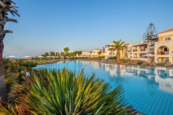 neptune-hotels-convention-centre-and-spa-pool