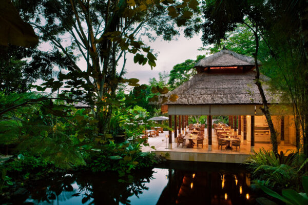 COMO_Uma_Ubud_Kemiri-Restaurant-at-night