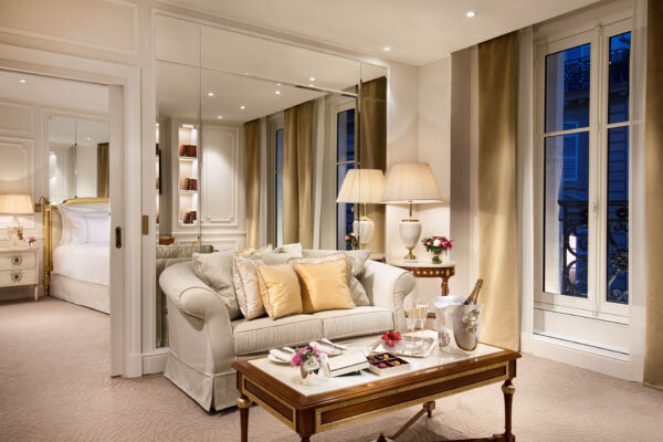 Elysée Suite - Living room in the evening