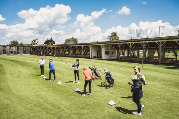 copyright_driving_range_Spieler-Das-Achental-Grassau-Chiemgau-Chiemsee-erleben-pur_2600PX