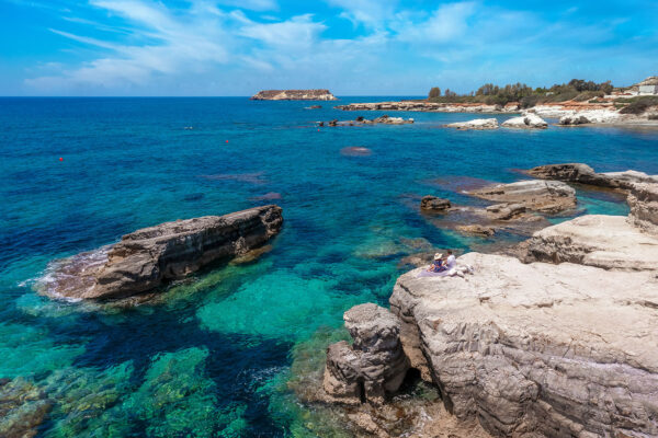 Cap-St-Georges-Hotel-Resort_Couple-having-Champaign-above-Maniki-Beach-1