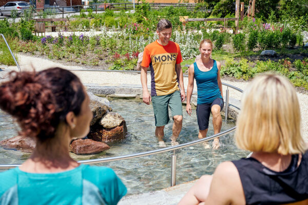 Entspannen im Kneipp und Relax Garten Alfenz (c) Alex Kaiser - Alpenregion Bludenz Tourismus GmbH (1)