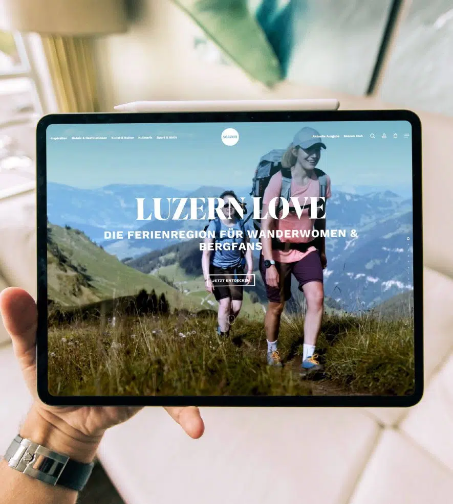 Tablet mit geöffneter Website seazentravel.com